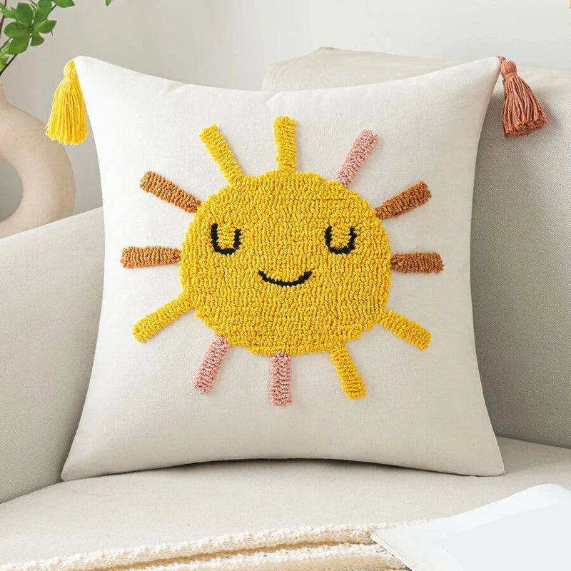 Capa de Almofada Infantil Boho com estampa de Sol e borlas decorativas em algodão e linho para decoração de quarto de bebê ou criança