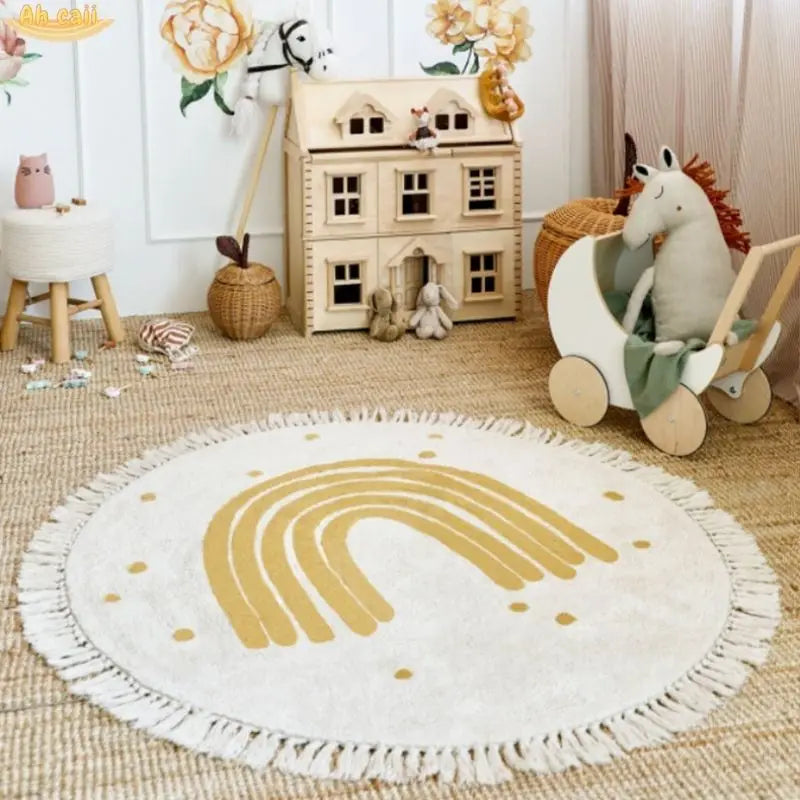 Tapete de Pelúcia Arco-Íris para quarto infantil, feito de microfibra supermacia, com design lúdico e cores vibrantes. Conforto, segurança e estilo boho para o quarto do seu bebê